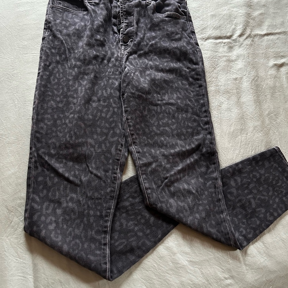 J Brand leopard 🐆 skinny jeans size 28